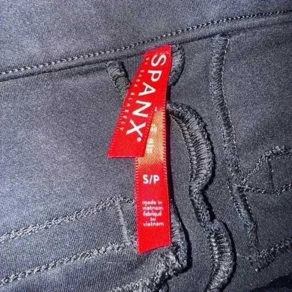 SPANX  Black Back Seam Skinny Ponte Knit Crop Pants Size S/P - Picture 3 of 3